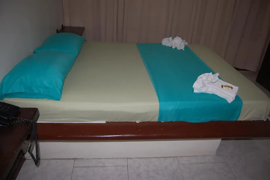 Bugatier Apartahotel Cali 3*,