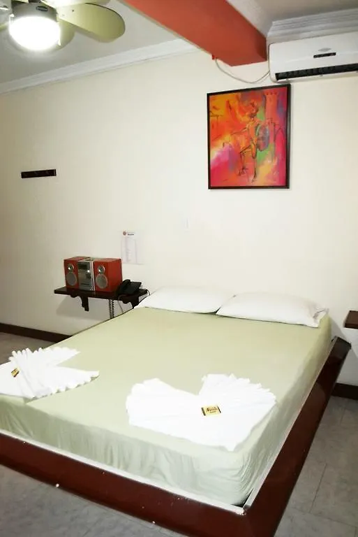 Bugatier Apartahotel Cali 3*,  Colombia
