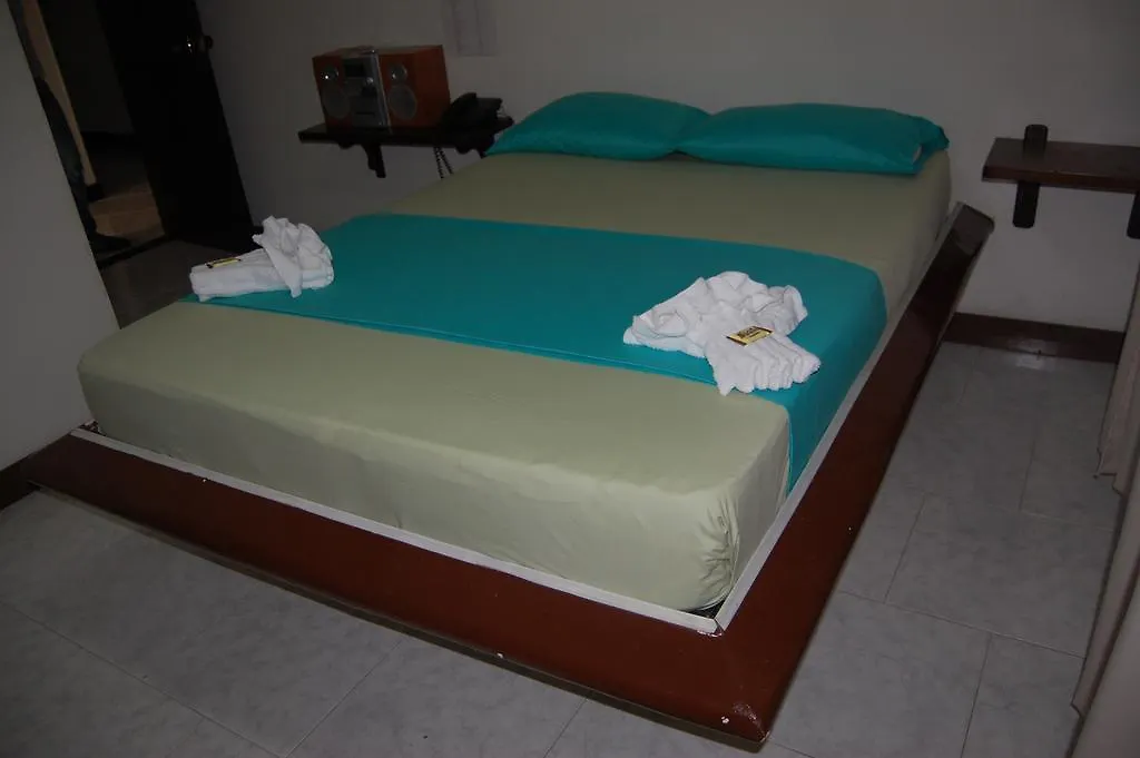 Bugatier Apartahotel Cali